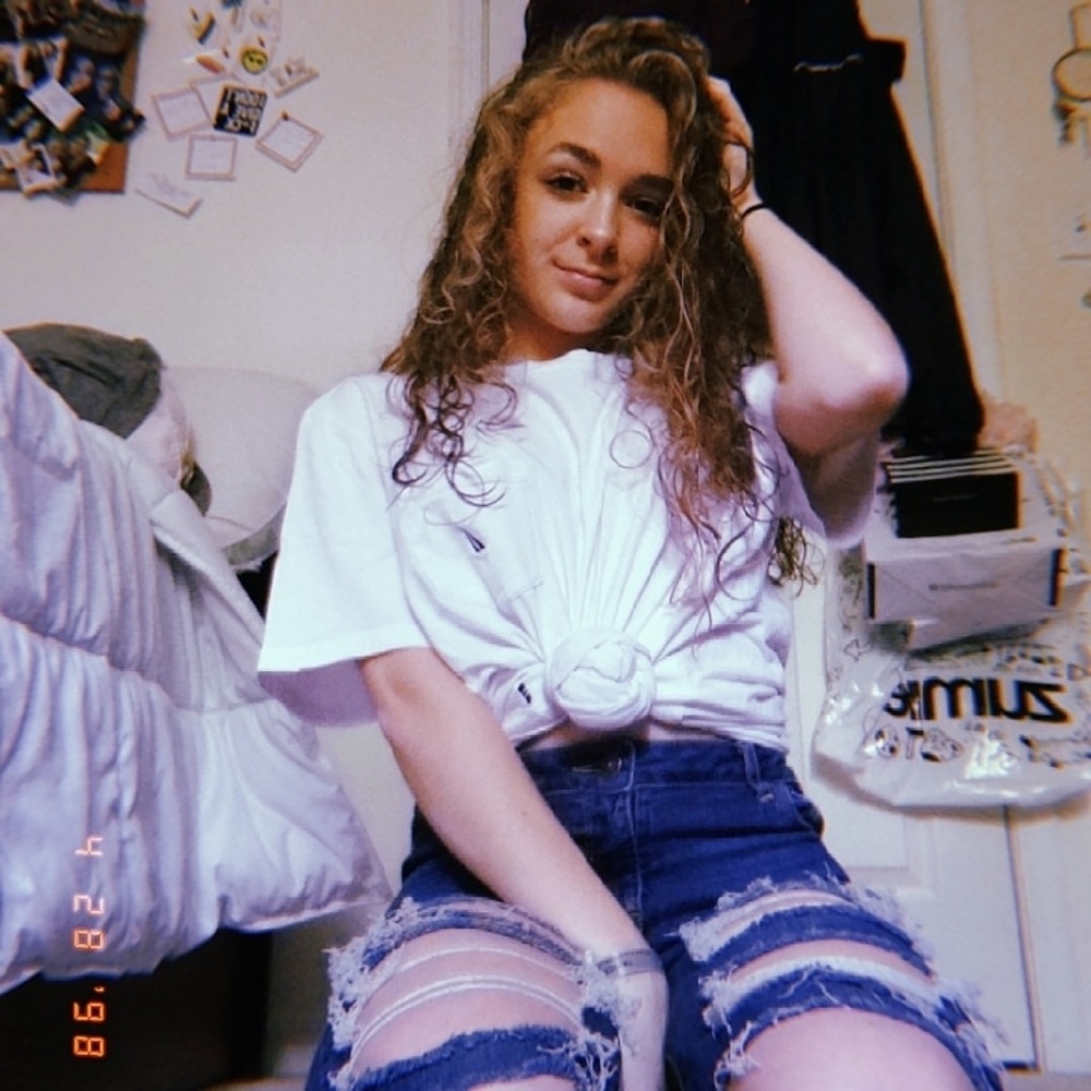 Meet your Posher, Emily